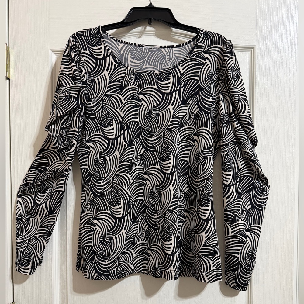 Stylish Black and White Ladies Long Sleeve Top